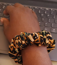 Load image into Gallery viewer, GREEN TIGER STRIPE - SKINNY SCRUNCHIE
